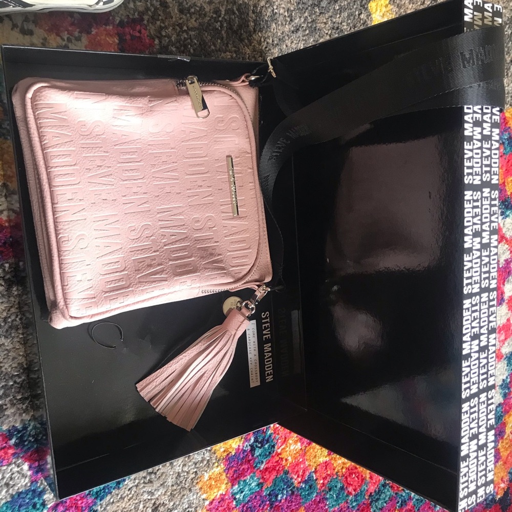 Steve Madden cross body bag with keychain